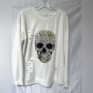 Lightweight ivory sweatshirt with leopard print skull design